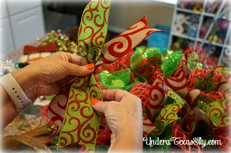 Christmas Wreath Using 10 Deco Mesh 的图像结果