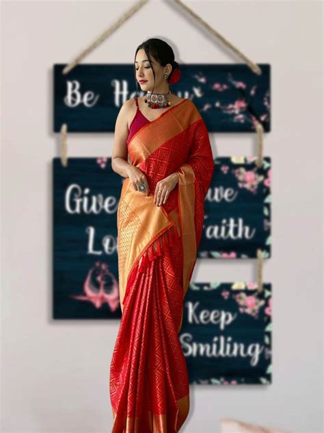5 Gorgeous Patola Saree Designs For Every Bride | Herzindagi