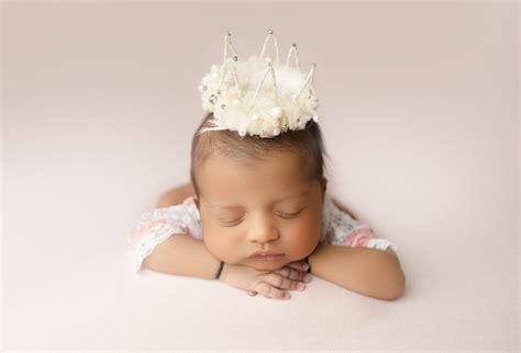 Mini Cute Crown – Madras Prop Store