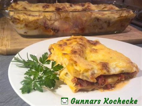Lasagne al forno mit Hackfleisch und Béchamel Sauce  
