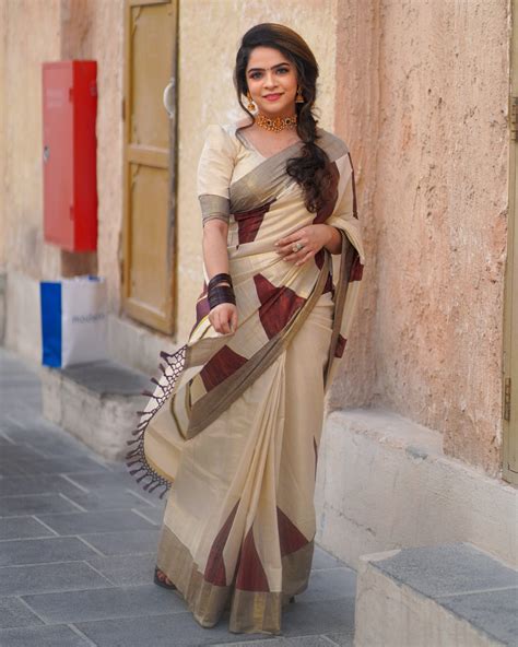 Golden tissue coffee brown temple print saree – Sn Onakodi