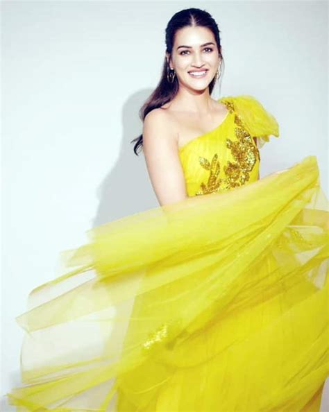 Kriti Sanon's Sexy Sartorial Choices Sets Internet on Fire, Looks Hot ...