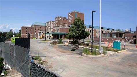Aurora Sheboygan Memorial Medical Center teardown begins