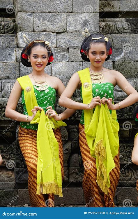 Traditional Indonesian Clothing