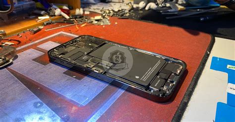 Solusi Service Perbaikan LCD iPhone Bergaris - Electro Mobile Apple ...