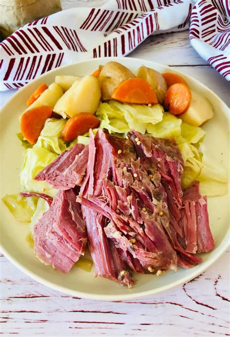 Crockpot Corned Beef And Cabbage Recipe | Easy Everyday Recipes