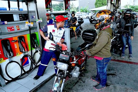 GAS UP | Photos | Philippine News Agency