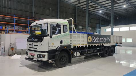 Reliance unveil Hydrogen powered tuck at India Energy week | Auto ...