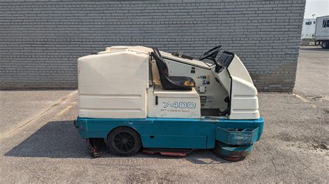 TENNANT, 7400, PROPANE POWERED, FLOOR SCRUBBER