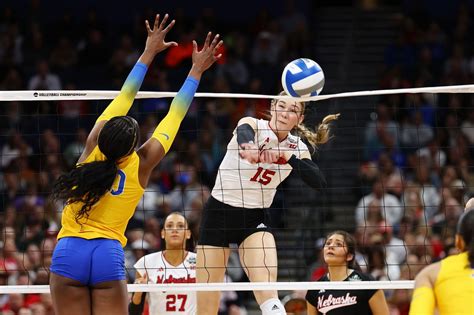 Nebraska Cornhuskers volleyball star Andi Jackson shows off new ...