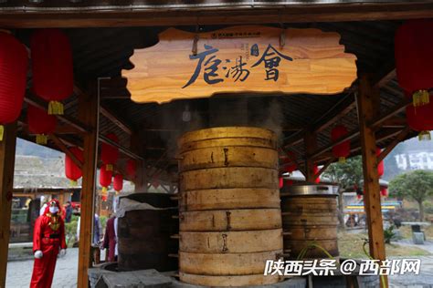 “长寿村”庖汤节 游客享年俗盛宴_旅游资讯_洪江市新闻网