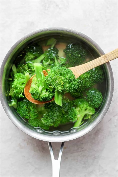 how to cook broccoli in a pan with water