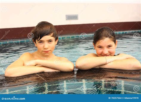 Sis vs Bro Swimming Pool 的图像结果