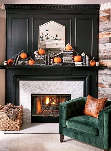 28 Cozy Ways to Decorate a Mantel for Fall