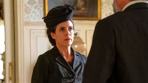 La Promessa trame spagnole: Margarita torna, Manuel dichiara guerra a ...