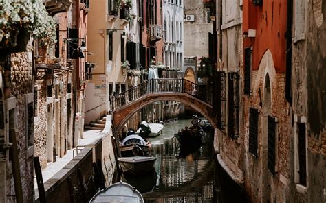 Download wallpaper 2560x1600 city, buildings, boats, river, venice ...