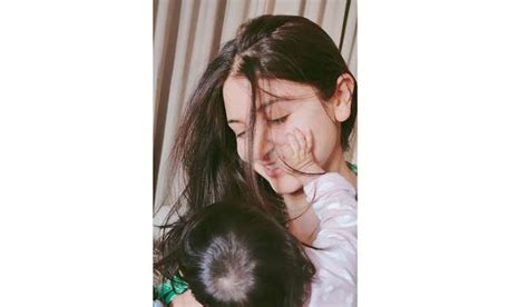 ‘Kid must be suffocating’: Netizens slam paparazzi as Anushka Sharma ...