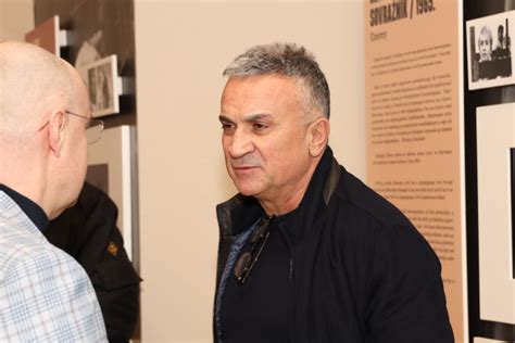 Srđan Đoković zapevao poznatu pesmu u centru Njujorka: Novakov otac ...