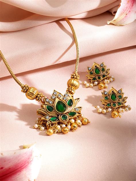 Gleaming Green Kundan Pendant Set – Rubans