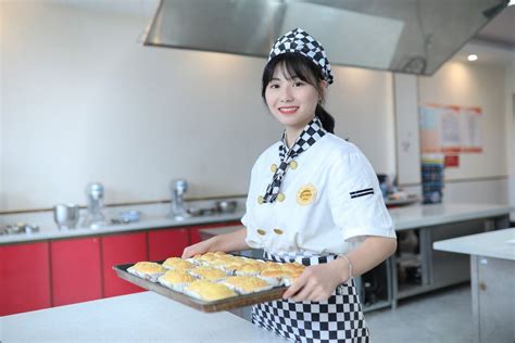 学糕点烘焙需要多少钱,去哪里学习技术比较好_学烘焙_陕西新东方烹饪学校