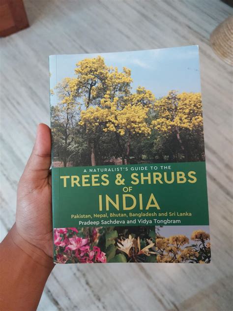 A Naturalist'S Guide To The Trees & Shrubs Of India : Pradeep Sachdeva ...