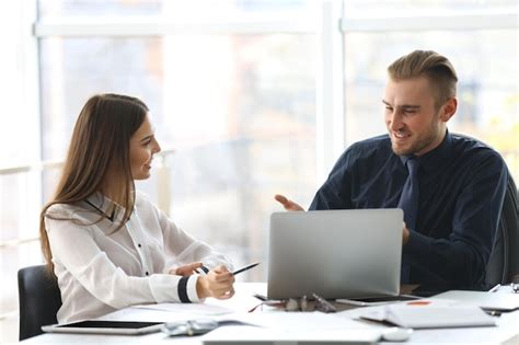 Businessman and Woman 的图像结果