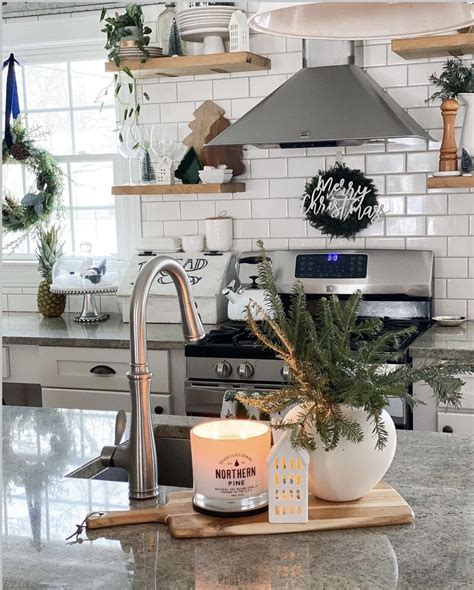 40 Christmas Kitchen Decor Ideas to Bring in the Holiday Spirit