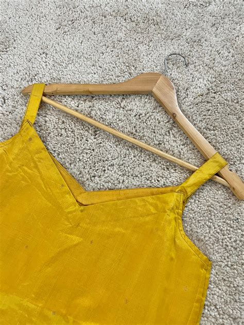 Amber gold chanderi silk kurta with zari bootis all over – Roots Handloom