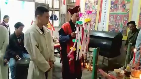 贵州农村人办白事，就是请个道士先生来敲锣念经_腾讯视频