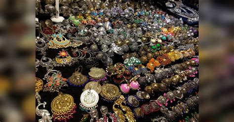 OMG! This Mall Has A Little Flea Market Scene Going On In Its Ground ...