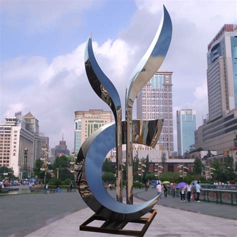 武汉雕塑公司告诉你不锈钢雕塑的优点-武汉金兔子雕塑有限公司