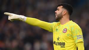 David Raya edges closer to Arsenal! Brentford goalkeeper agrees ...