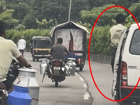 Student's dangerous ride in school van! | વિદ્યાર્થી ઈકોનો સાઈડનો ...