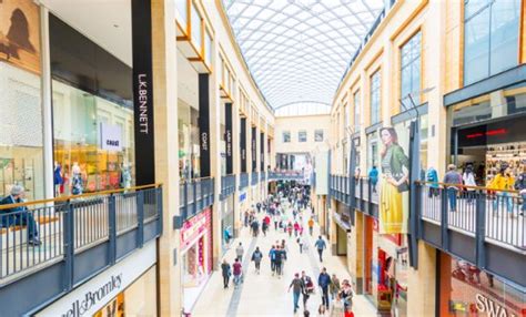 Clean, easily accessible shopping mall in the beart of the city ...