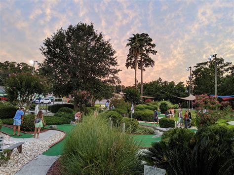 Bogeys Sports Bar & Mini Golf