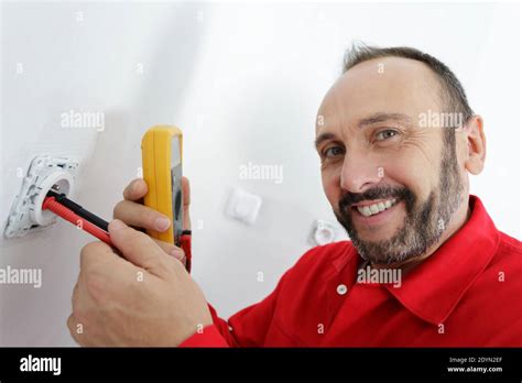 Testing a Light Socket 的图像结果