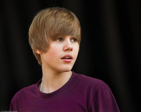 Wallpaper : Justin Bieber, T shirt, face, style 2400x1920 - wallup - 656676 - HD Wallpapers ...