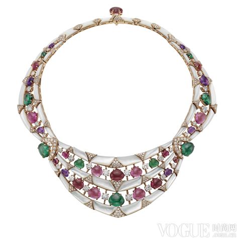 『珠宝』Bulgari 推出两枚 BVLGARI BVLGARI Coure 心形挂坠 | iDaily Jewelry · 每日珠宝杂志