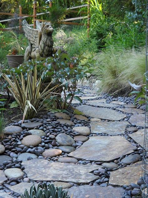 Stunning 30+ Perfect River Rock Borders at Garden https://gardenmagz ...