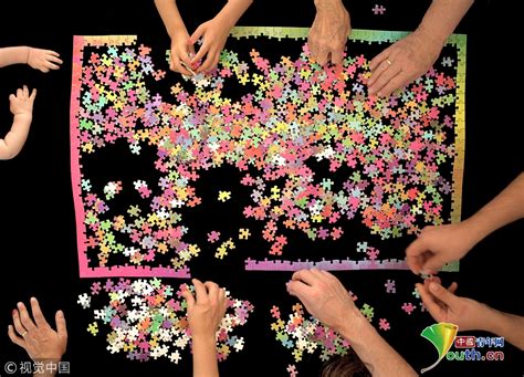 挑战世界最难拼图 有1000种完全不同颜色