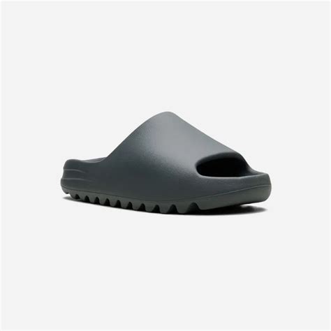 YEEZY SLIDES – The Mainstreet Marketplace