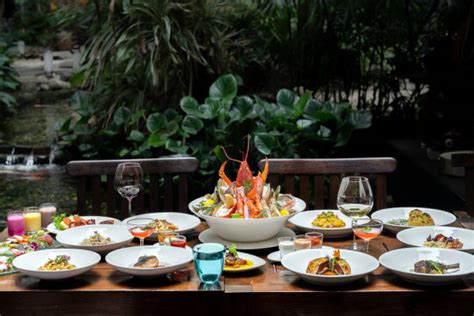 Restaurant Table Side 的图像结果