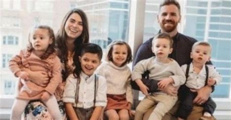 疑不育夫妇收养4童 数周后妻怀4胞胎