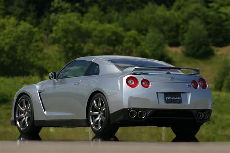 2011 Nissan GT-R - HD Pictures @ carsinvasion.com