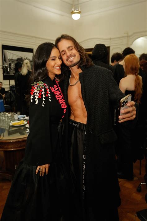 El excéntrico desfile de Panni Margot con Celeste Muriega y Christian Sancho, y diseños creados ...