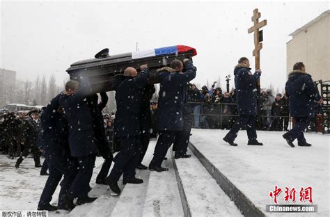 俄罗斯被击落战机遇难飞行员葬礼举行_频道_凤凰网