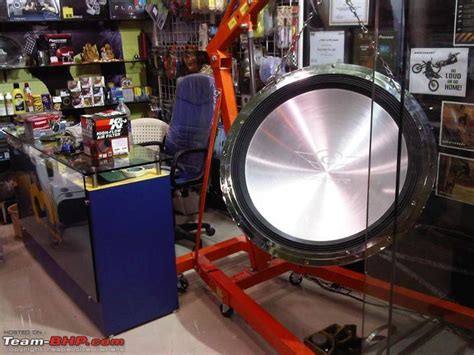 World's biggest subwoofer - 34" 10,000 watts! In an Indian Fiat Punto ...