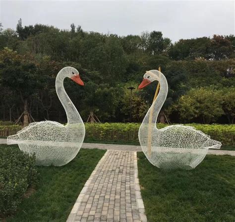 不锈钢天鹅雕塑定制镜面鹅卵石头营销中心户外草坪水池景观摆件-阿里巴巴