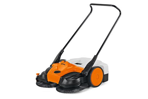 Sweeping machines | STIHL
