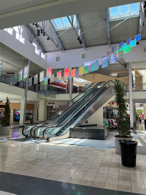 Moreno Valley Mall 1990 : r/deadmalls